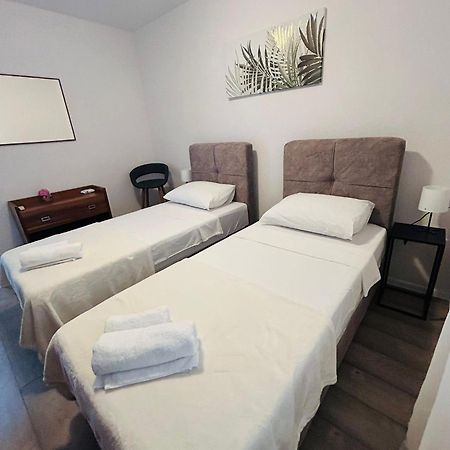 Apex Luxury Apartman โตรกีร์ ภายนอก รูปภาพ