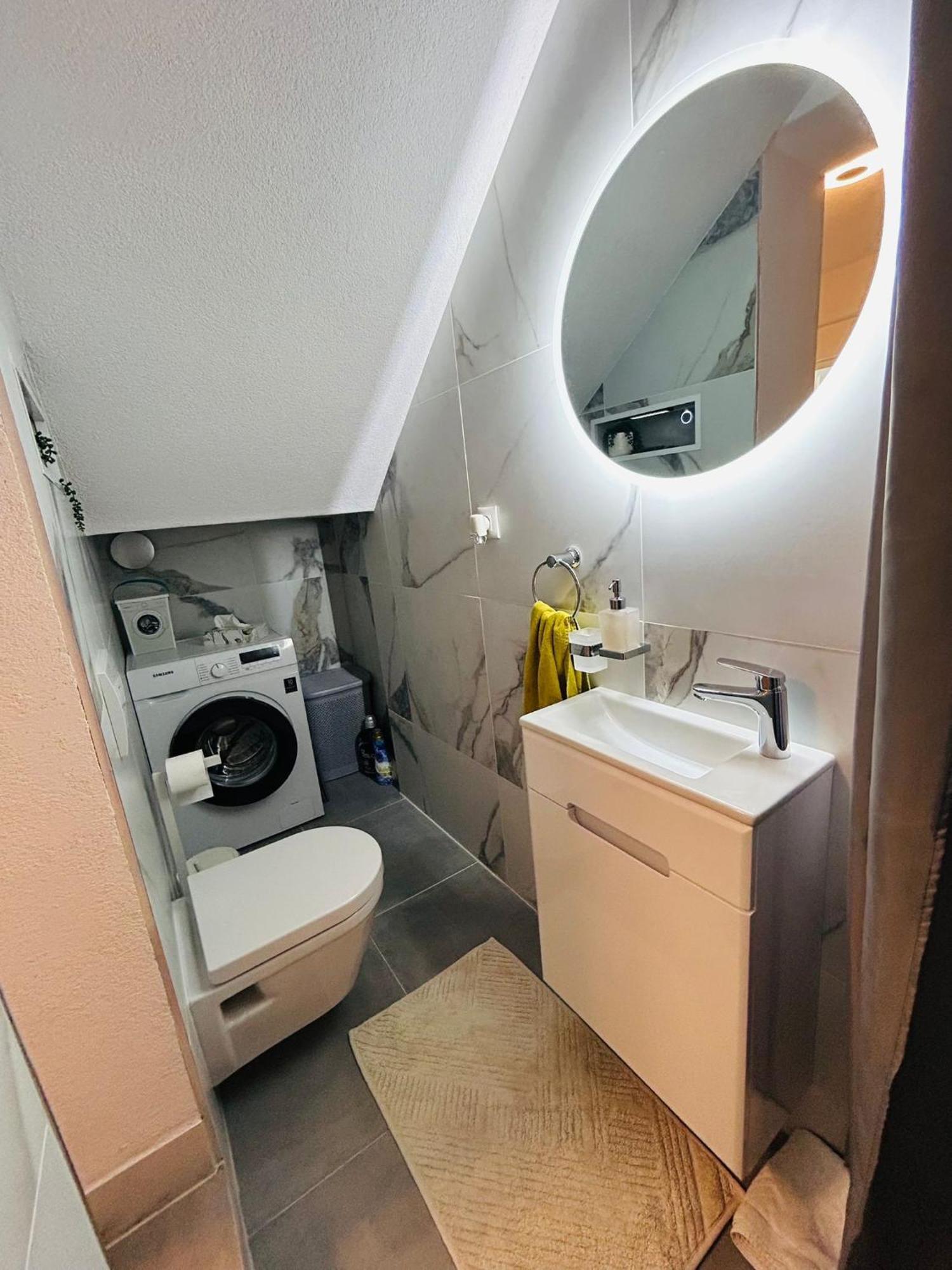 Apex Luxury Apartman โตรกีร์ ภายนอก รูปภาพ